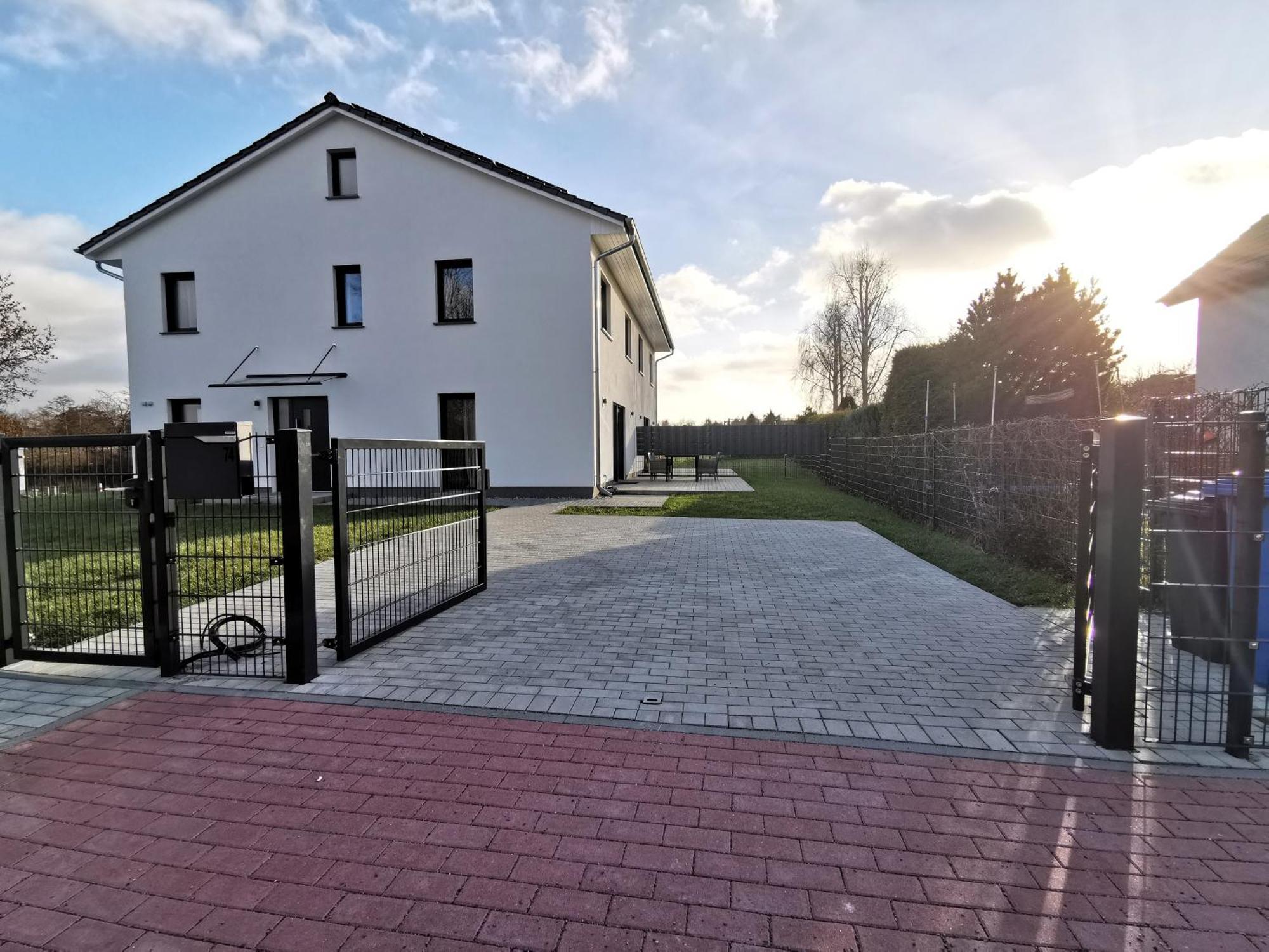 Bohnapartments Haus Zocheblick - 2 Kostenlose Parkplaetze - Sehr Ruhig - 4 Schlafzimmer - Neubau - Vollausstattung - Wlan Hoppegarten Exterior photo