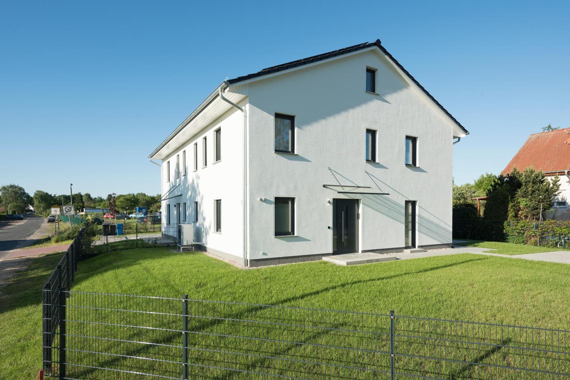 Bohnapartments Haus Zocheblick - 2 Kostenlose Parkplaetze - Sehr Ruhig - 4 Schlafzimmer - Neubau - Vollausstattung - Wlan Hoppegarten Exterior photo